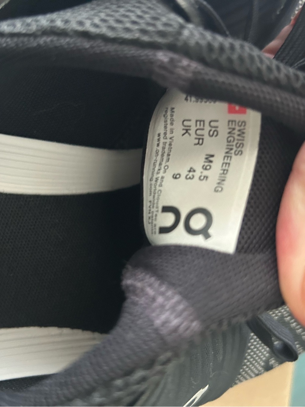 On Cloud Running Men's Cloudswift Sneakers in Black and White 9.5 m - Picture 6 of 8